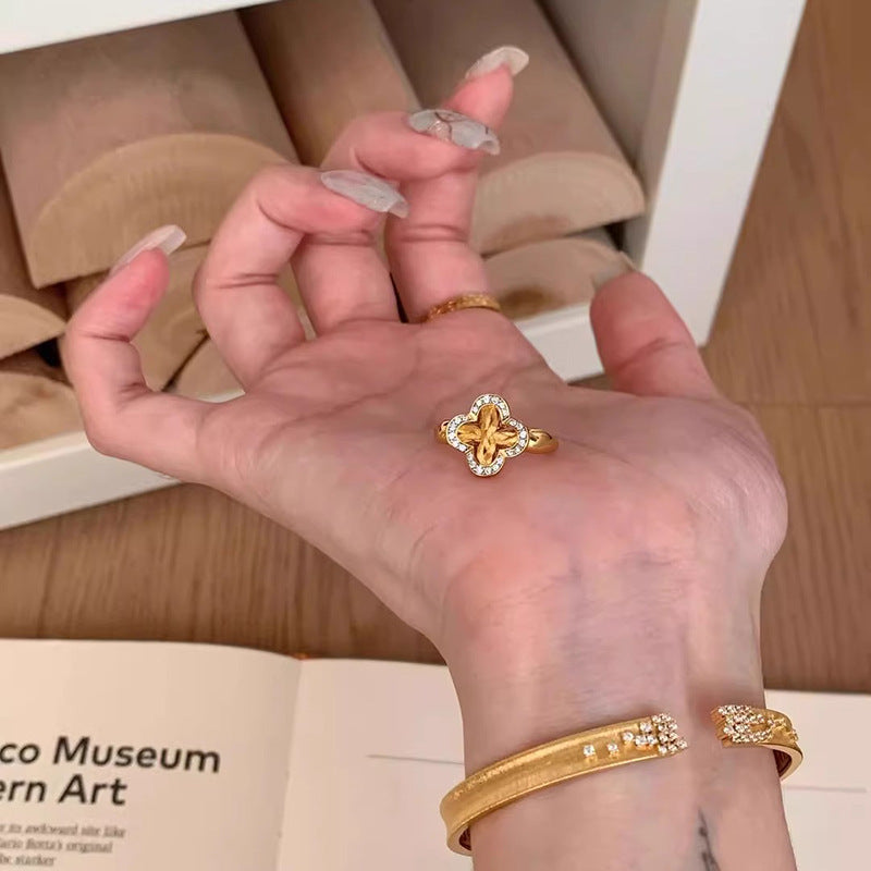 Charming Gold Ring for Any Occasion