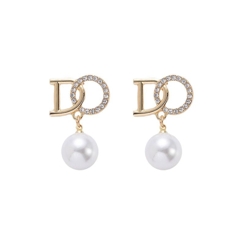 Classic Pearl Earring with Timeless Appeal