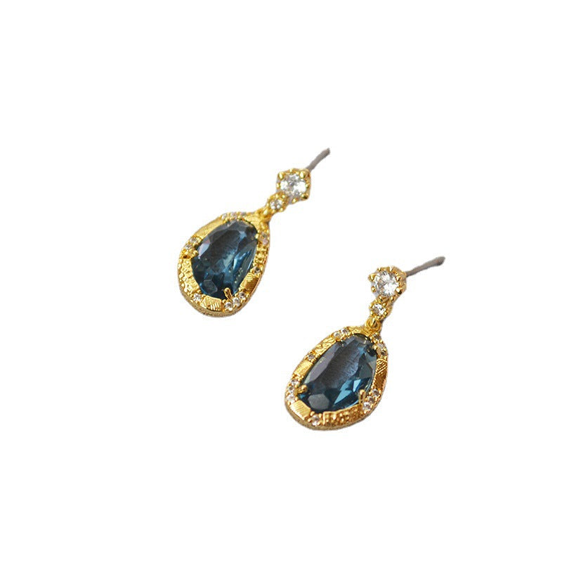 Stunning Gold Earring for Daily Wear