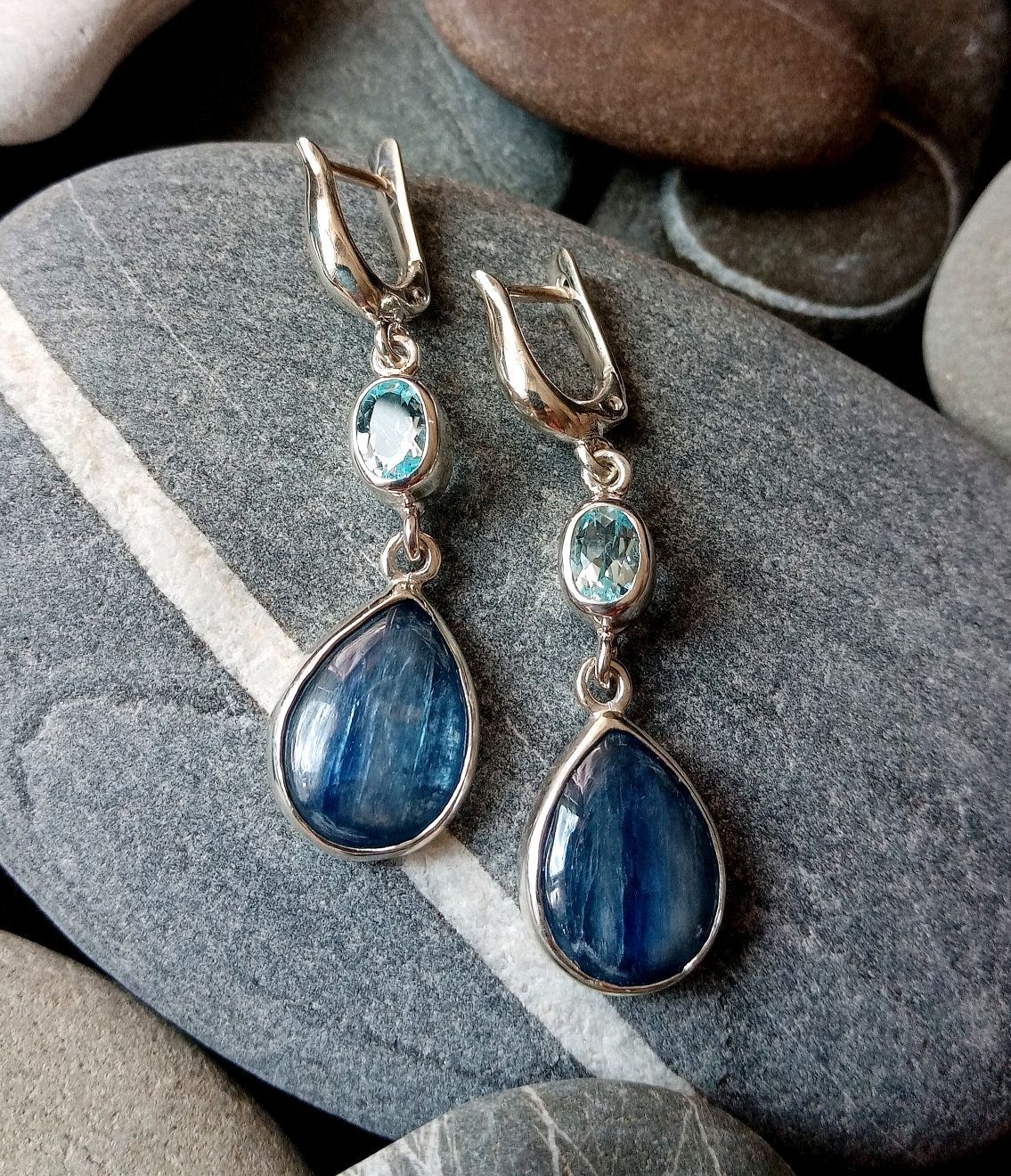 Charming Silver Earring for Any Occasion