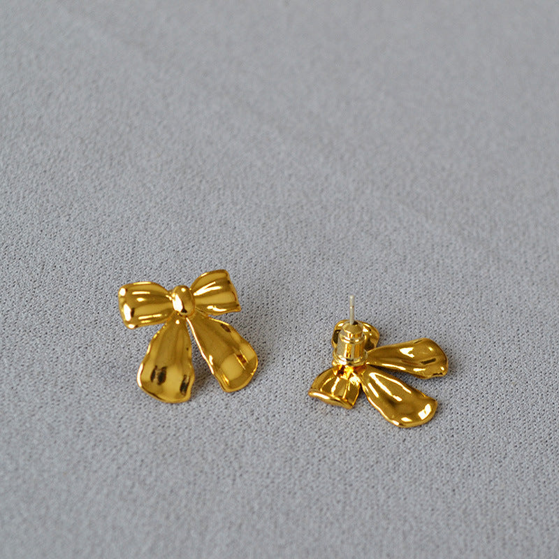 Romantic Gold Earring for Special Moments