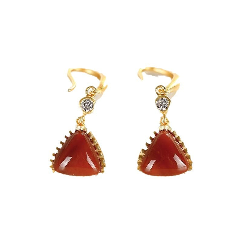 Classic Gold Earring with Timeless Appeal