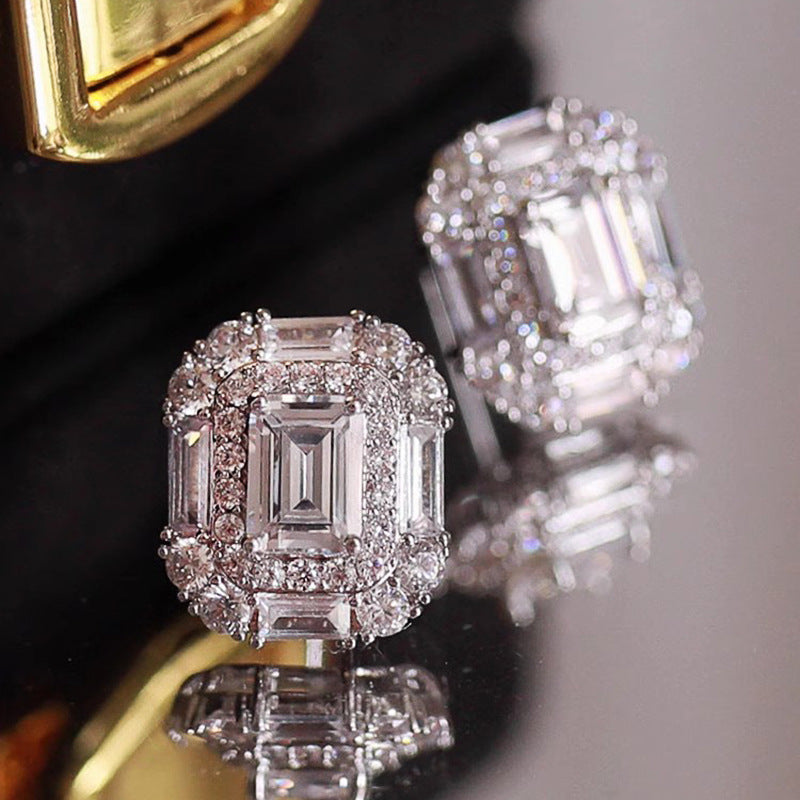 Charming Earring for Any Occasion