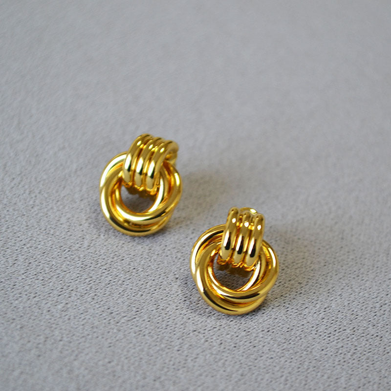 Stunning Gold Earring for Daily Wear