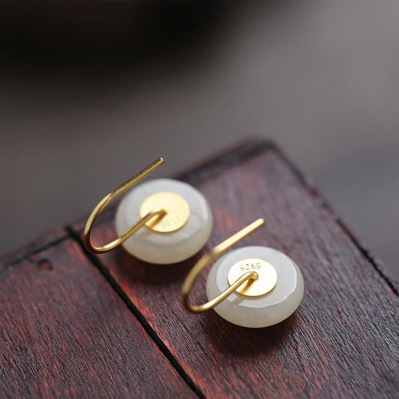 Charming Silver Earring for Any Occasion
