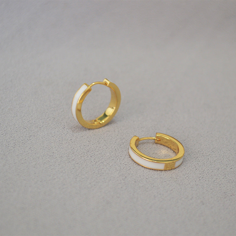 Classic Gold Earring with Timeless Appeal