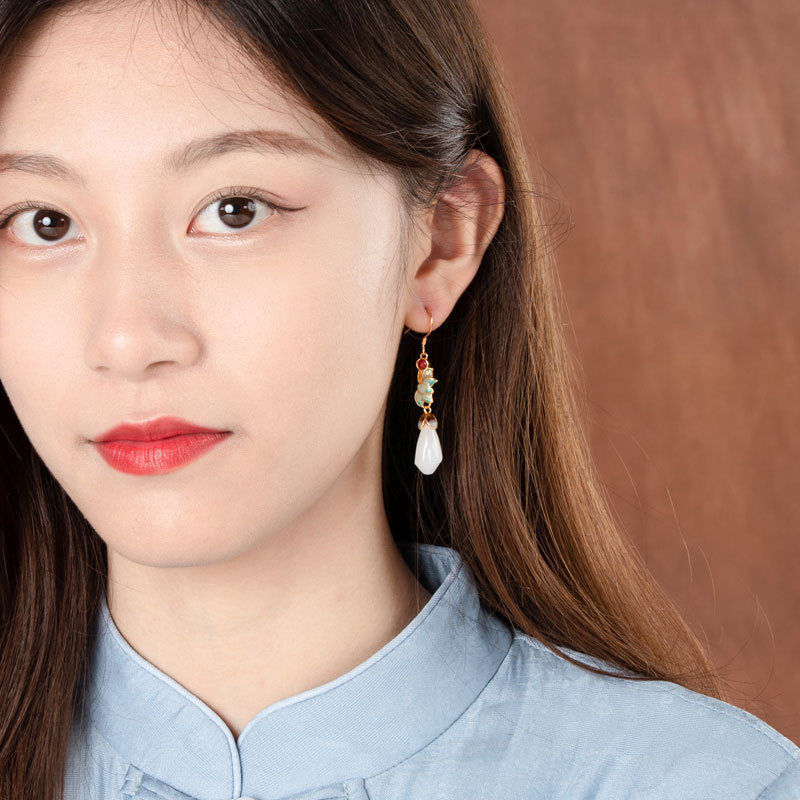 Classic Gold Earring with Timeless Appeal
