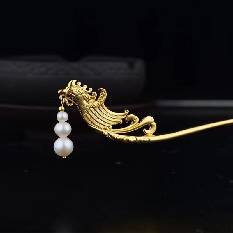 Beautiful Gold Pendant with Unique Style