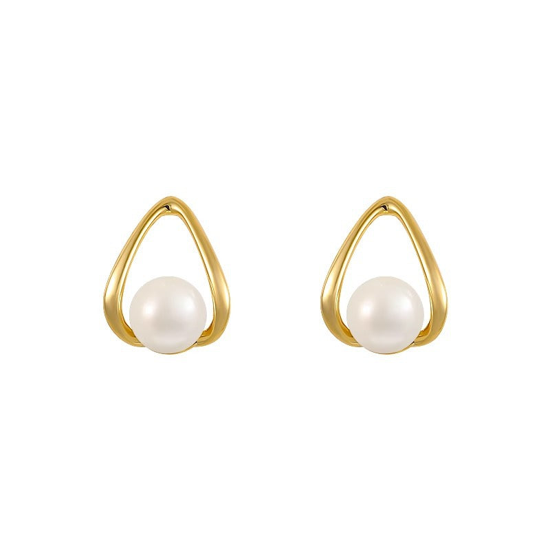 Beautiful Pearl Earring with Unique Style