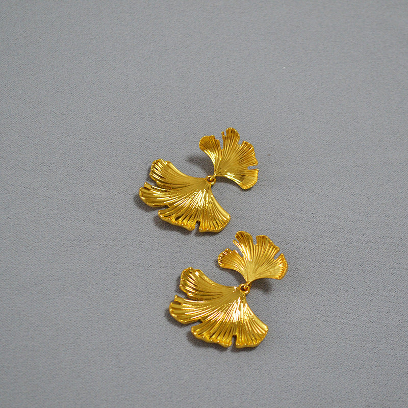 Elegant Gold Earring for Every Occasion