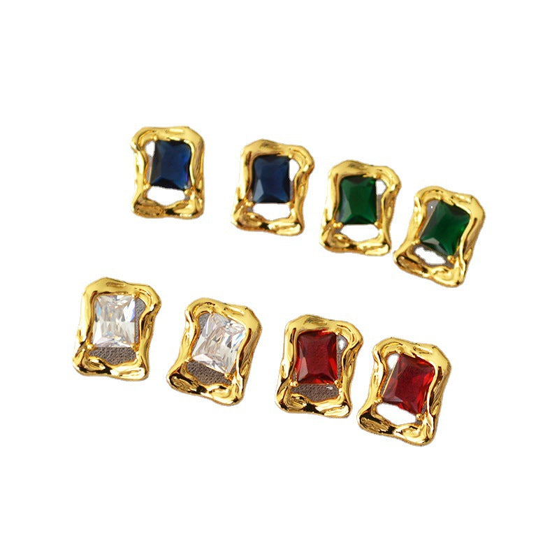 Classic Gold Earring with Timeless Appeal