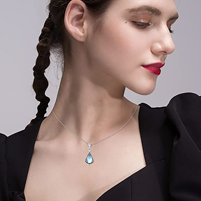 Romantic Silver Necklace for Special Moments