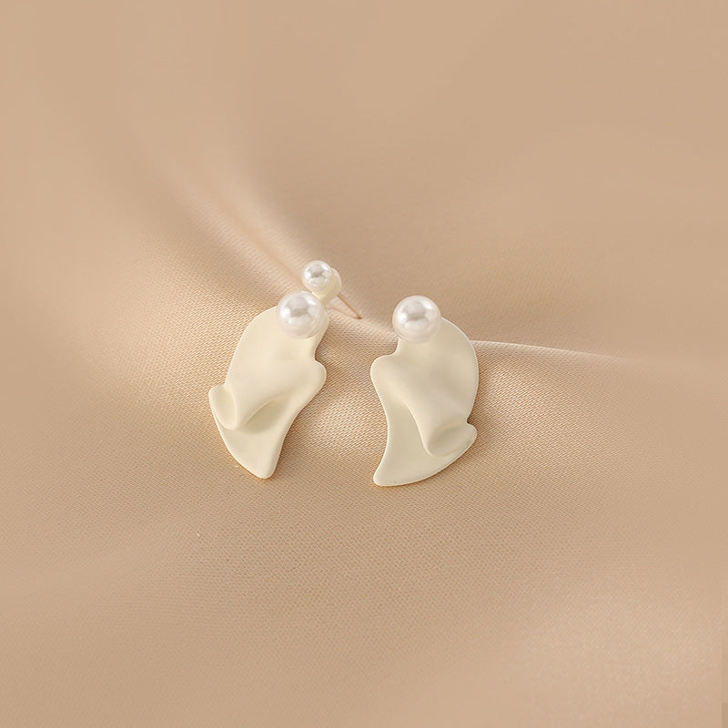 Charming Pearl Earring for Any Occasion