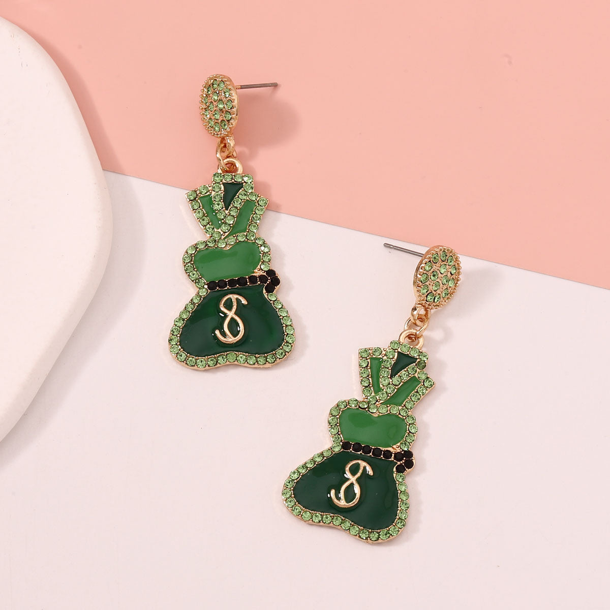 Charming Earring for Any Occasion