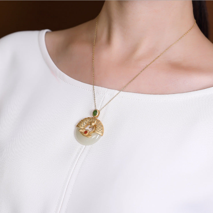 Romantic Silver Necklace for Special Moments