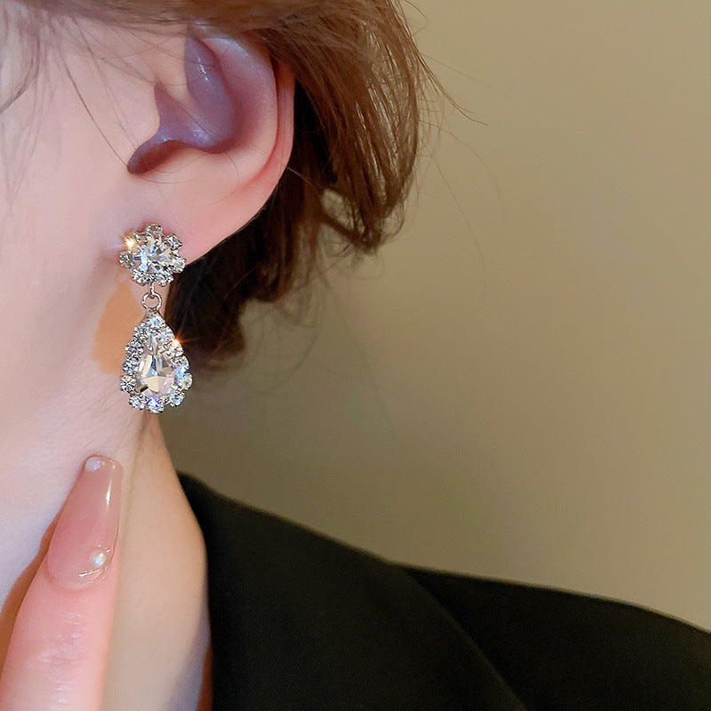 Charming Earring for Any Occasion