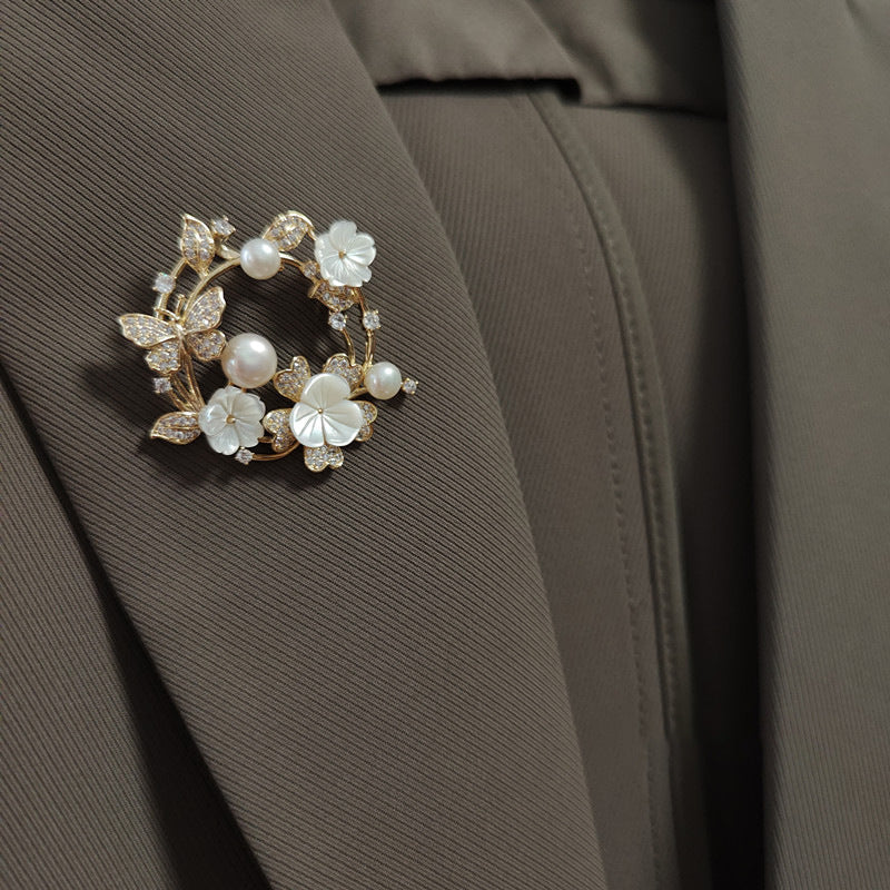 Romantic Pearl Piece for Special Moments