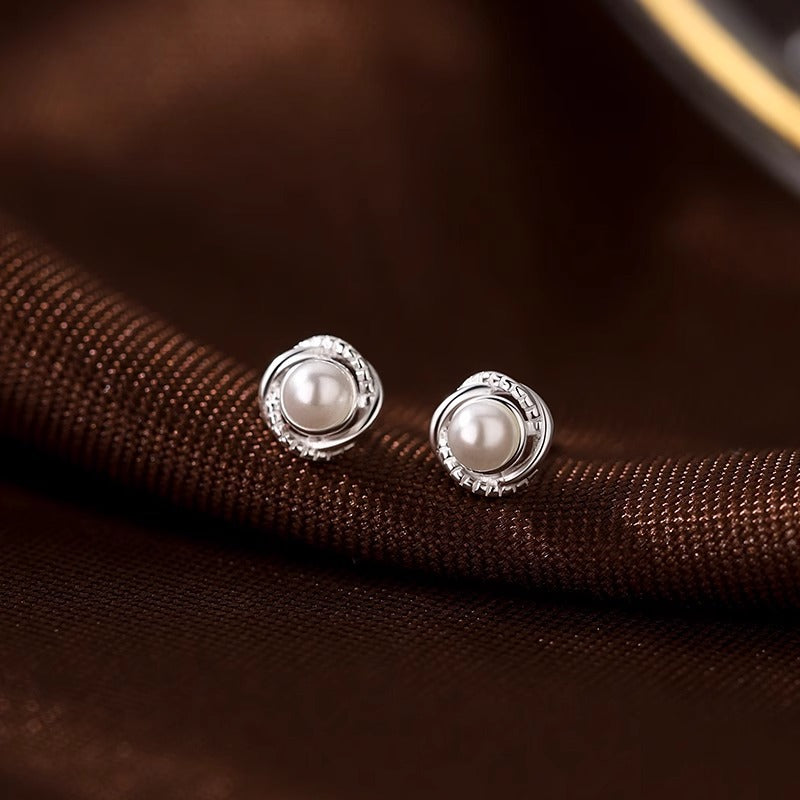 Romantic Pearl Earring for Special Moments
