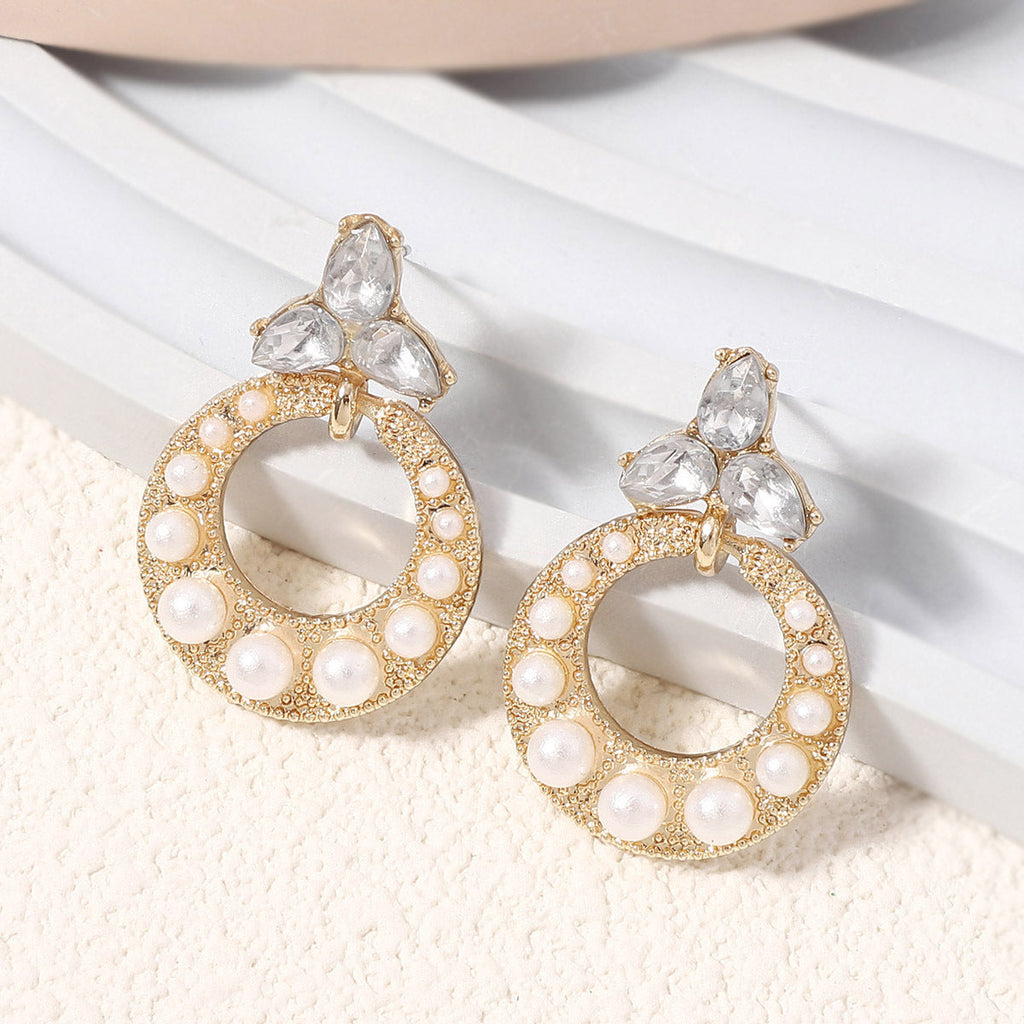 Classic Gold Earring with Timeless Appeal
