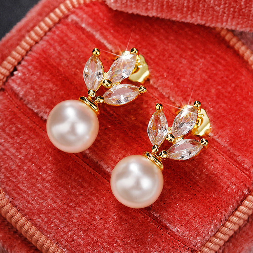 Classic Pearl Set with Timeless Appeal