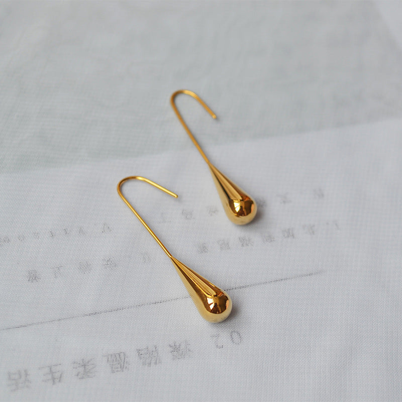 Classic Gold Earring with Timeless Appeal