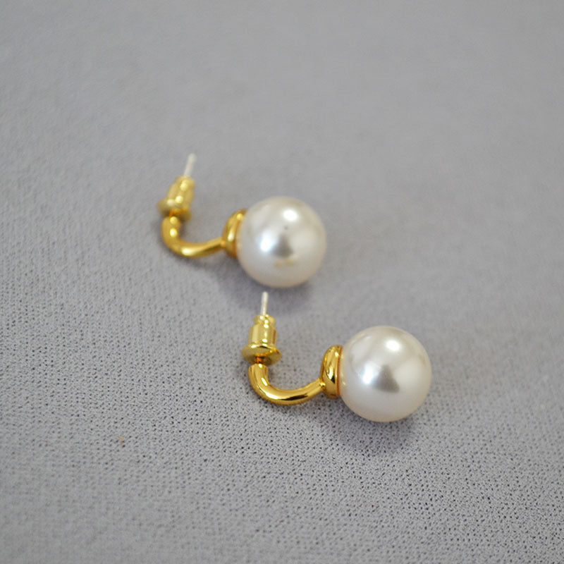 Romantic Gold Earring for Special Moments