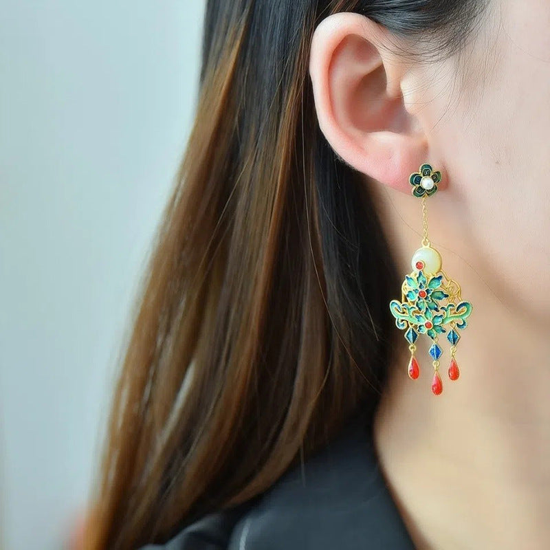 Charming Silver Earring for Any Occasion