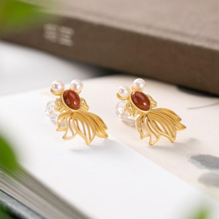 Romantic Silver Earring for Special Moments