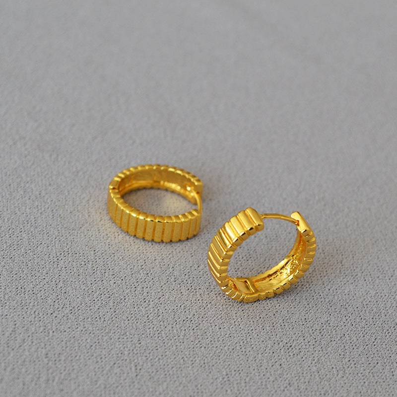 Charming Gold Earring for Any Occasion