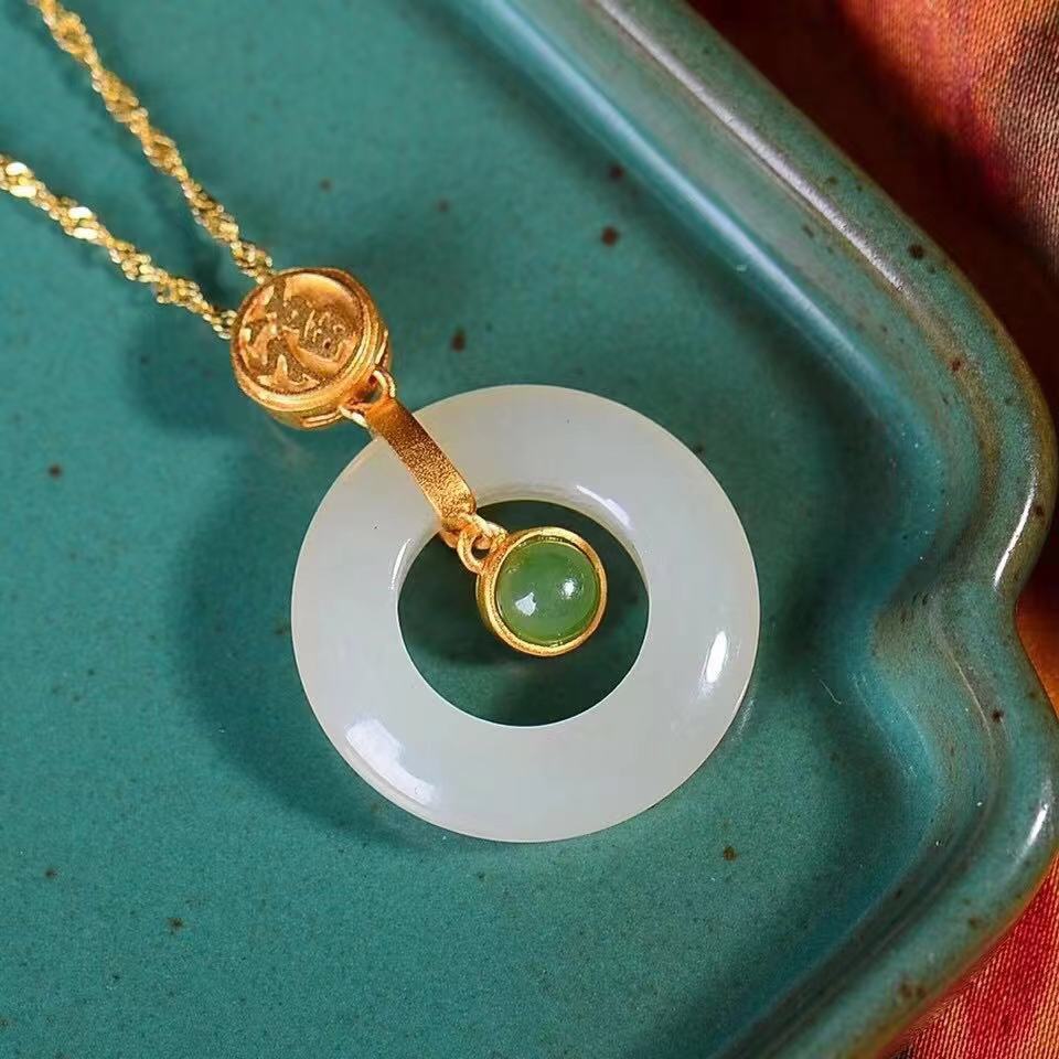 Stunning Gold Necklace for Daily Wear