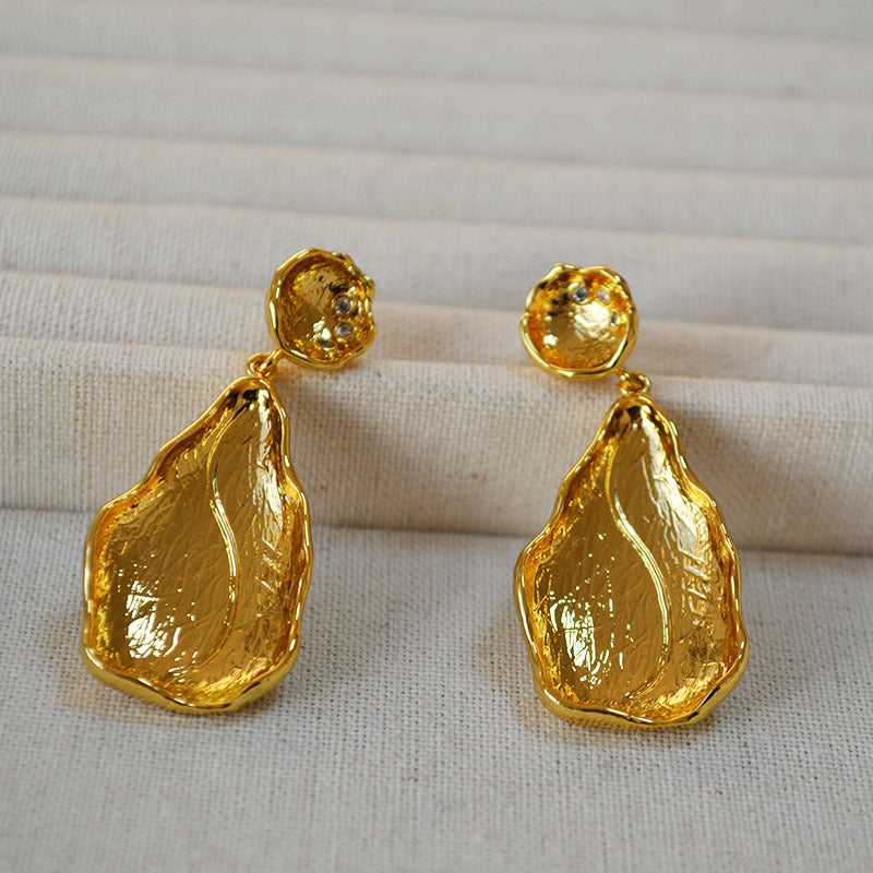 Classic Gold Earring with Timeless Appeal