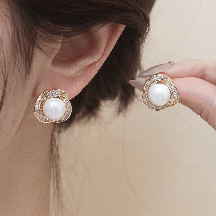 Charming Piece for Any Occasion