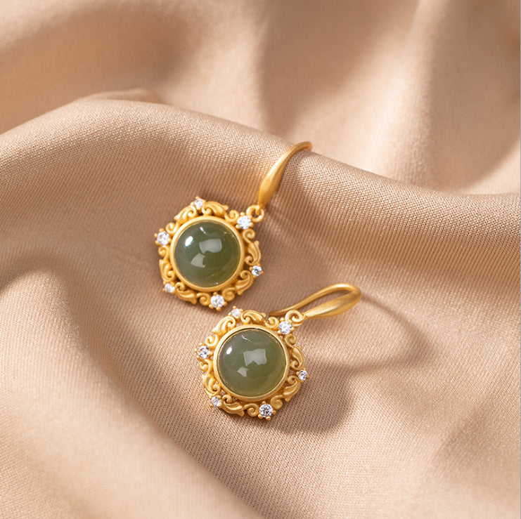 Charming Silver Earring for Any Occasion