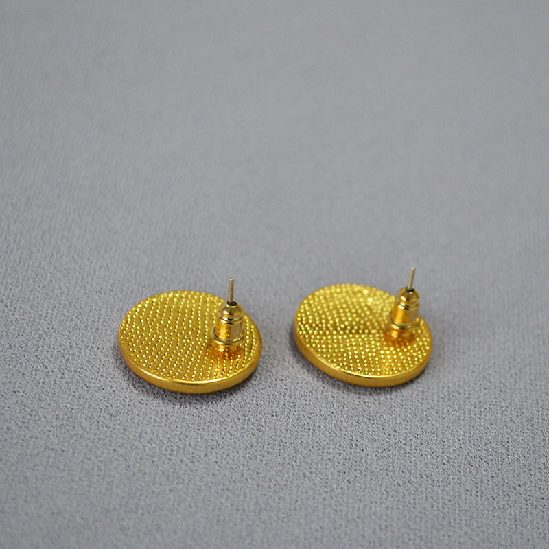 Romantic Gold Earring for Special Moments