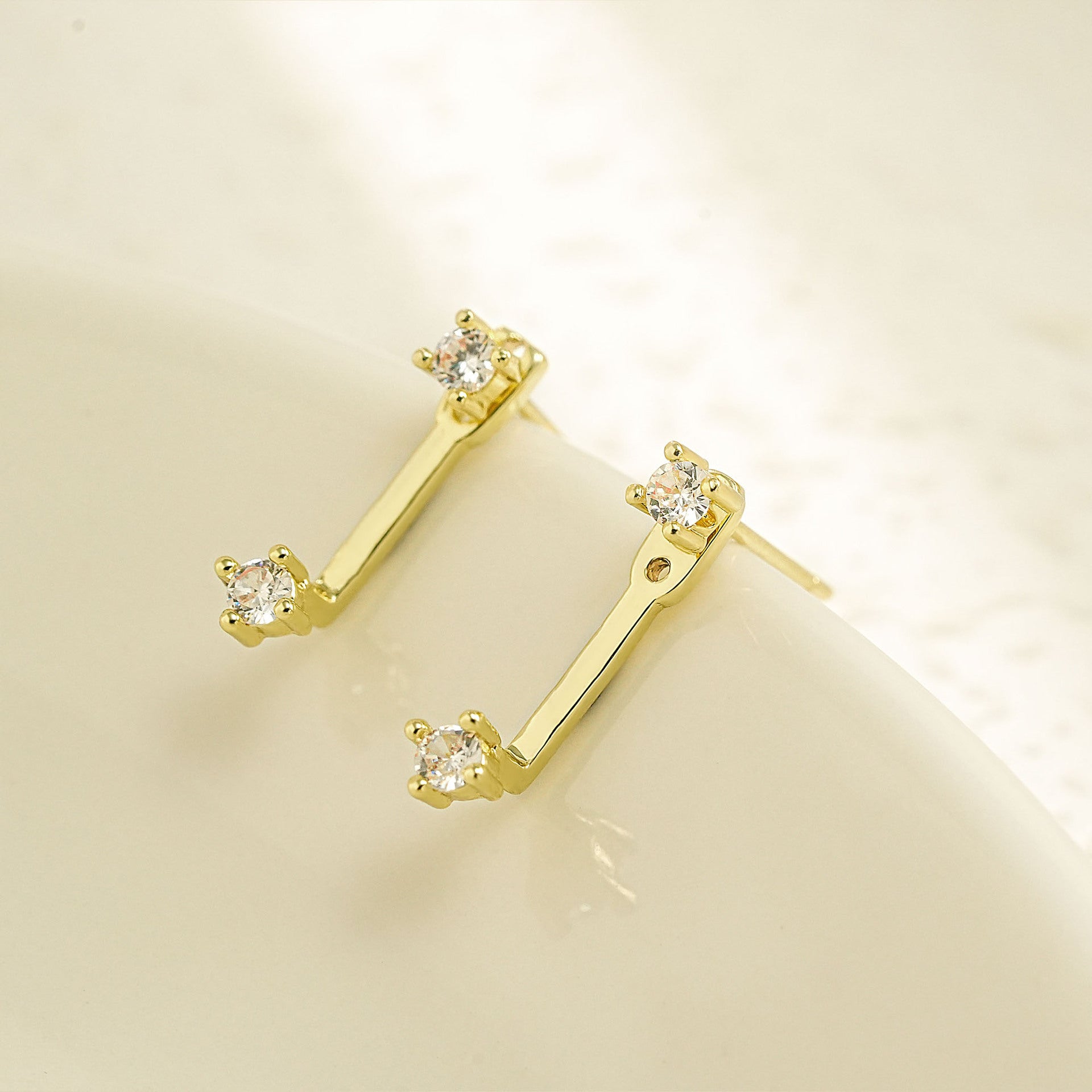 Classic Gold Earring with Timeless Appeal