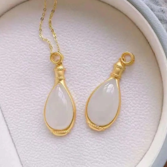 Classic Silver Necklace with Timeless Appeal