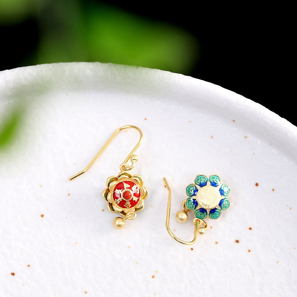Beautiful Gold Earring with Unique Style