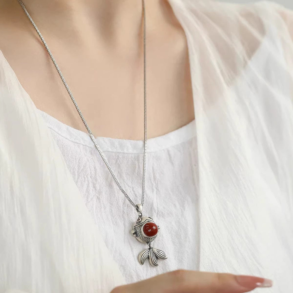 Romantic Silver Necklace for Special Moments