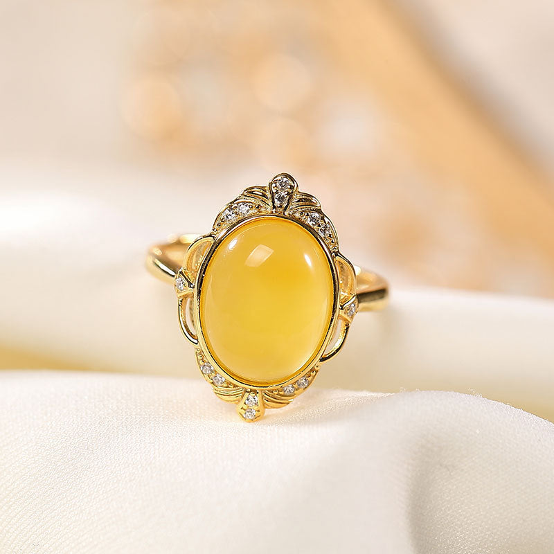 Classic Gold Ring with Timeless Appeal