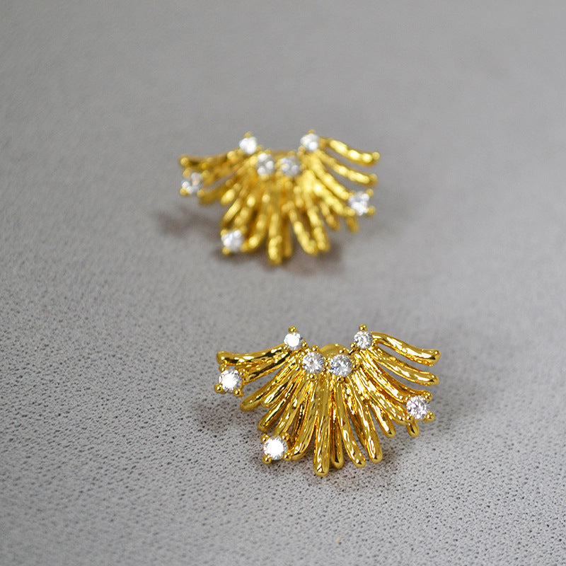 Charming Silver Earring for Any Occasion
