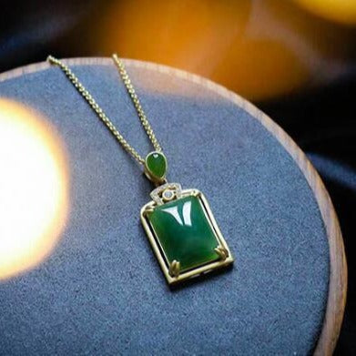 Charming Gold Necklace for Any Occasion