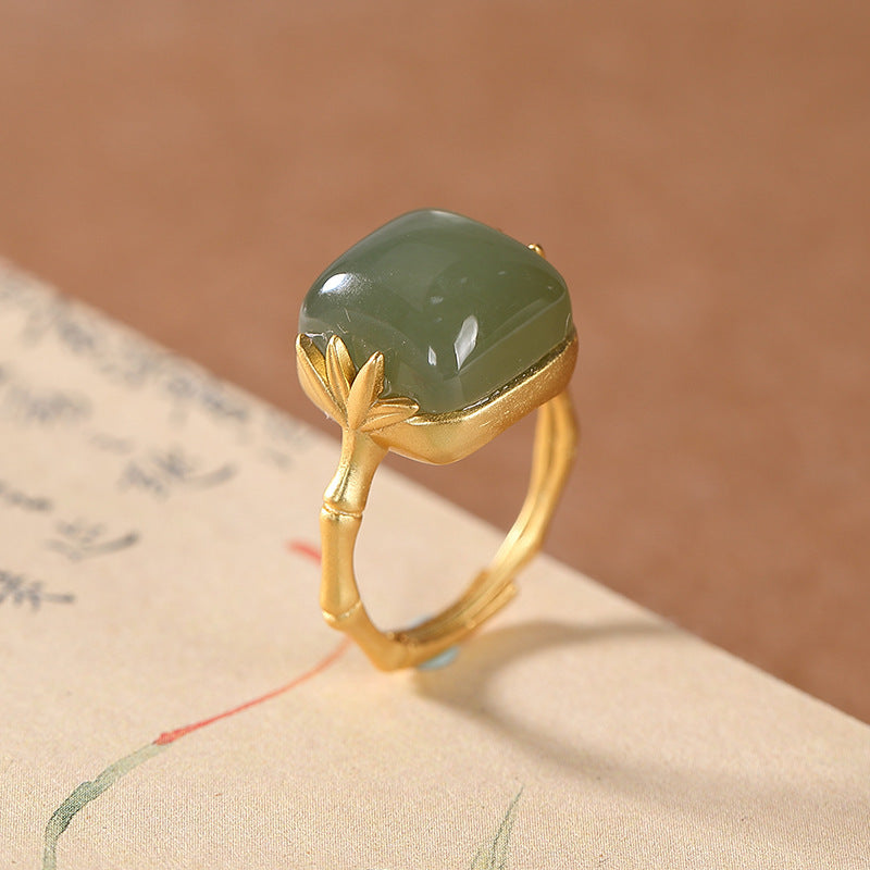 Classic Gold Ring with Timeless Appeal