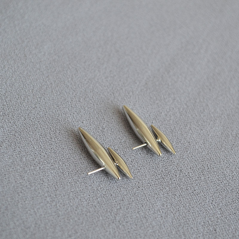 Classic Gold Earring with Timeless Appeal