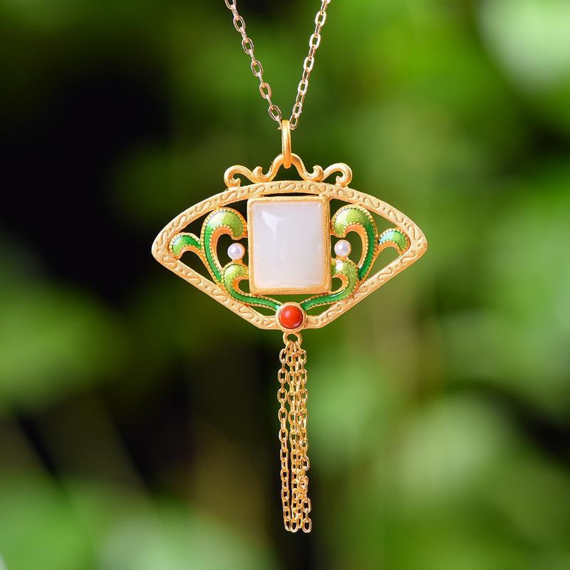 Romantic Silver Necklace for Special Moments