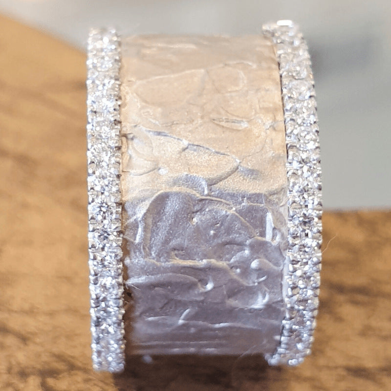 Classic Silver Ring with Timeless Appeal