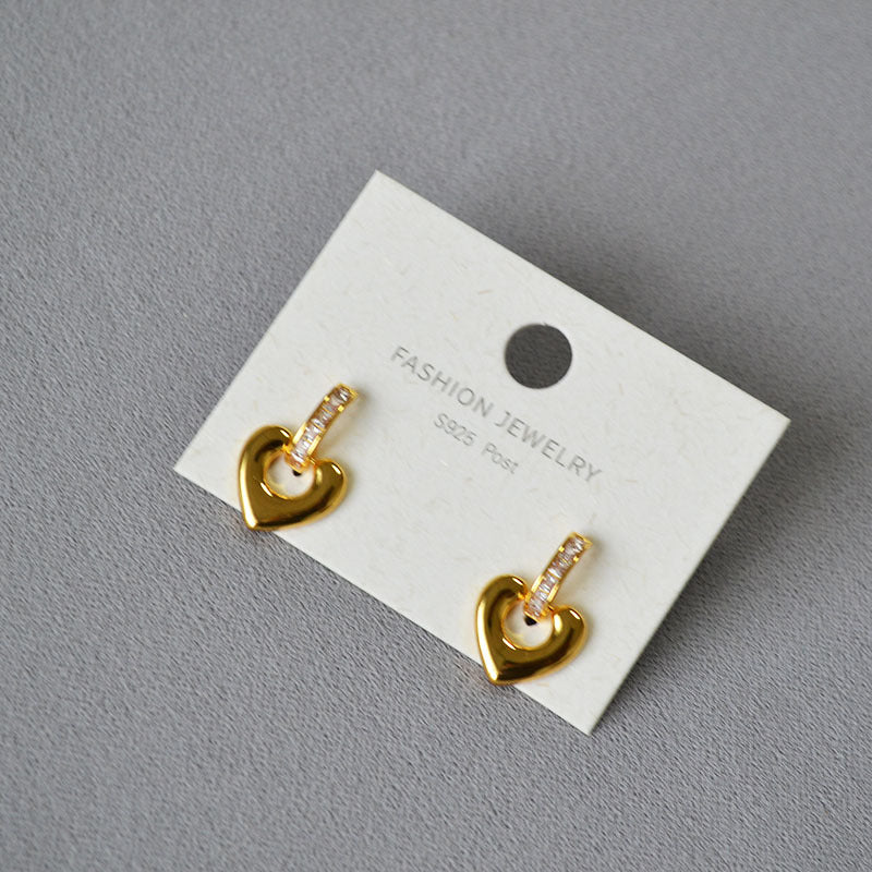 Romantic Gold Earring for Special Moments