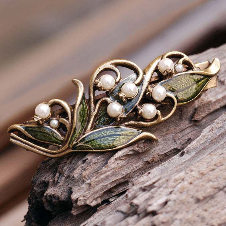 Classic Pearl Piece with Timeless Appeal