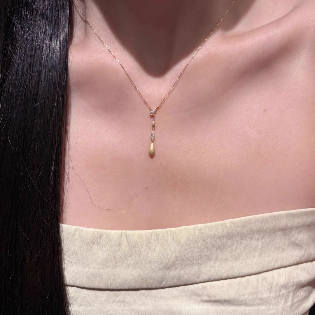 Classic Gold Necklace with Timeless Appeal