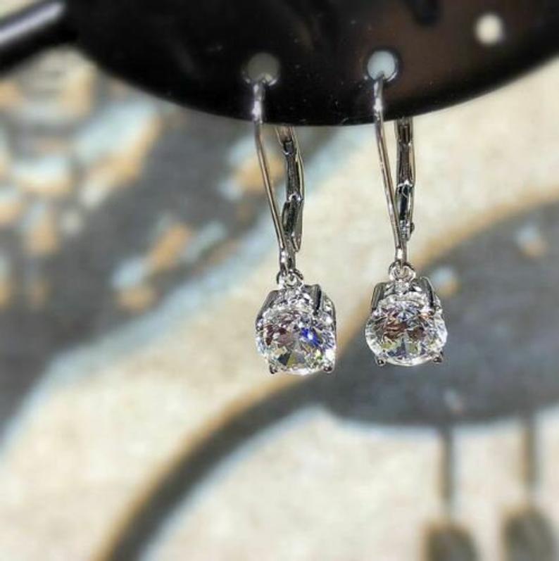 Classic Gold Earring with Timeless Appeal