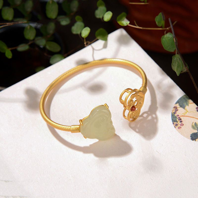 Romantic Gold Bracelet for Special Moments